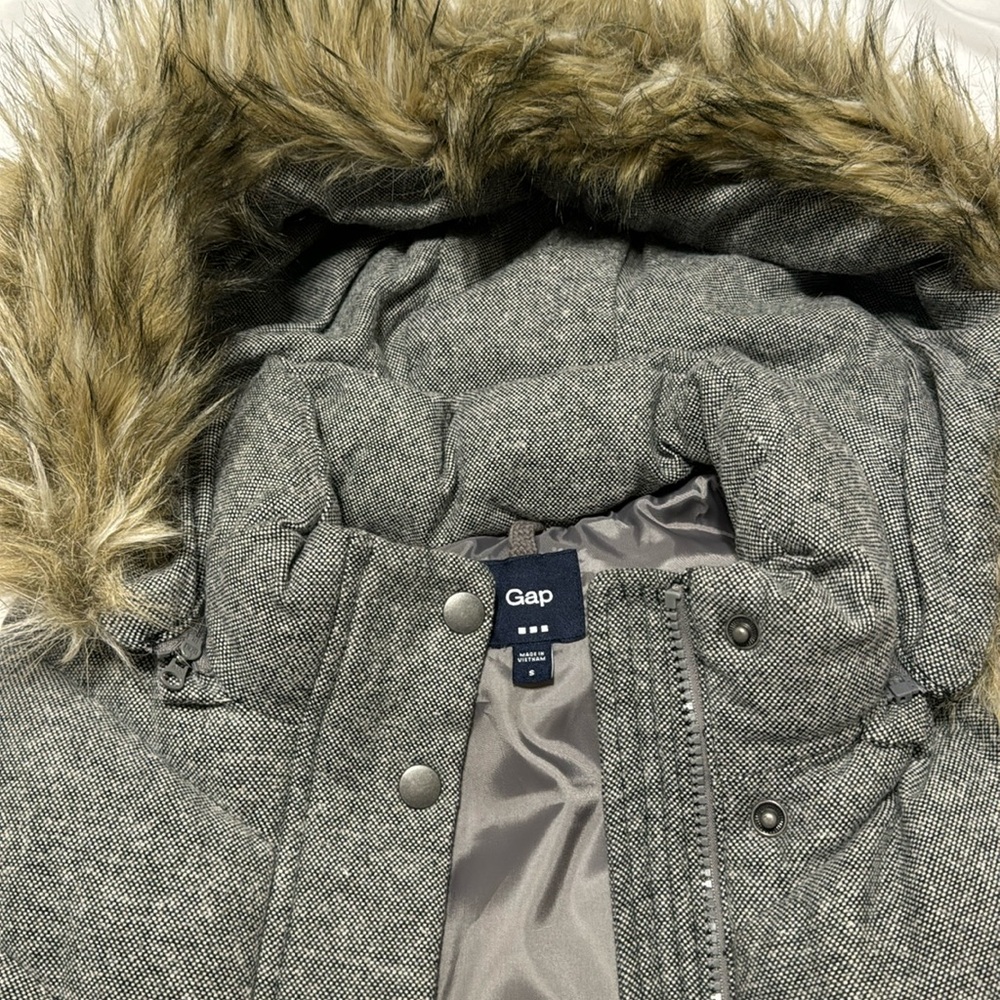 NWOT GAP Quilted Gray Fabric Vest with Faux Fur Hood